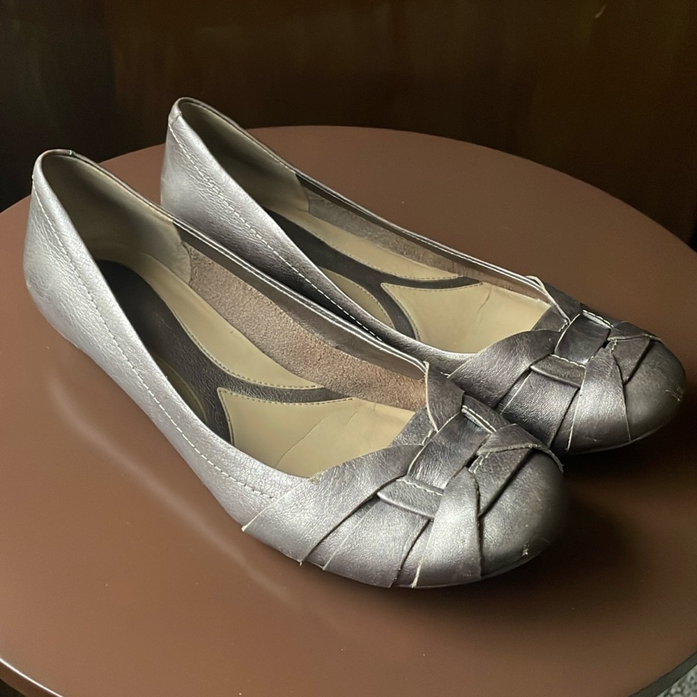 Naturalizer ballet flats size 7.5 dark gold shoes